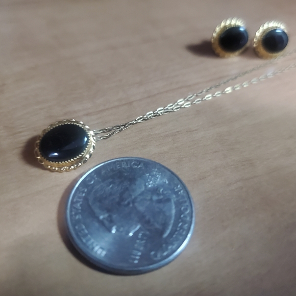 Elegant Black and Gold Jewelry Set - Picture 11 of 13